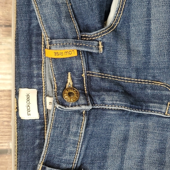 SNEAK Peek women's low rise jeans size 9 Distressed, roll up Denim jeans - Picture 3 of 3